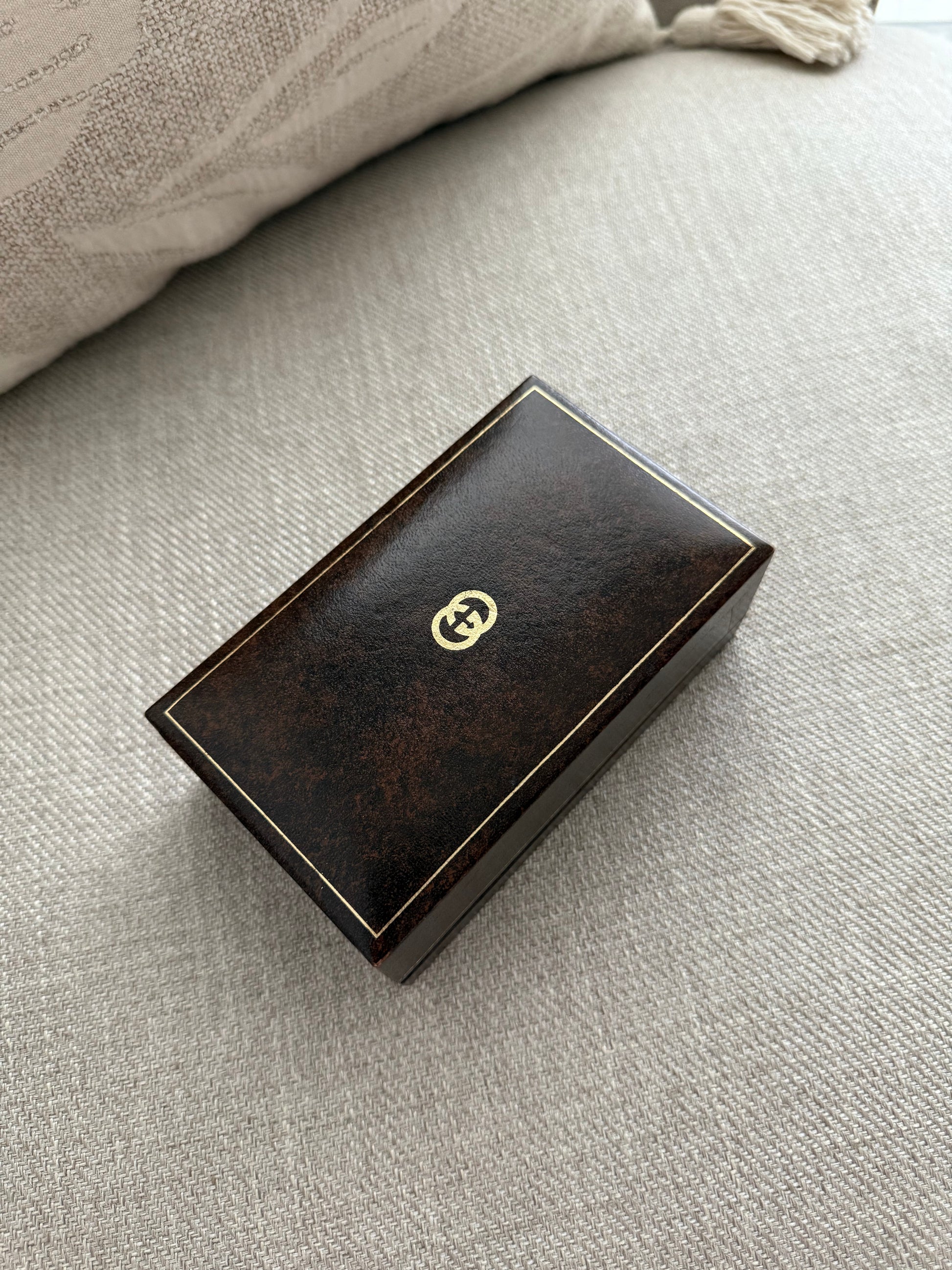 1987 Gucci 1100-L Vintage Ladies 18k Gold plated Watch