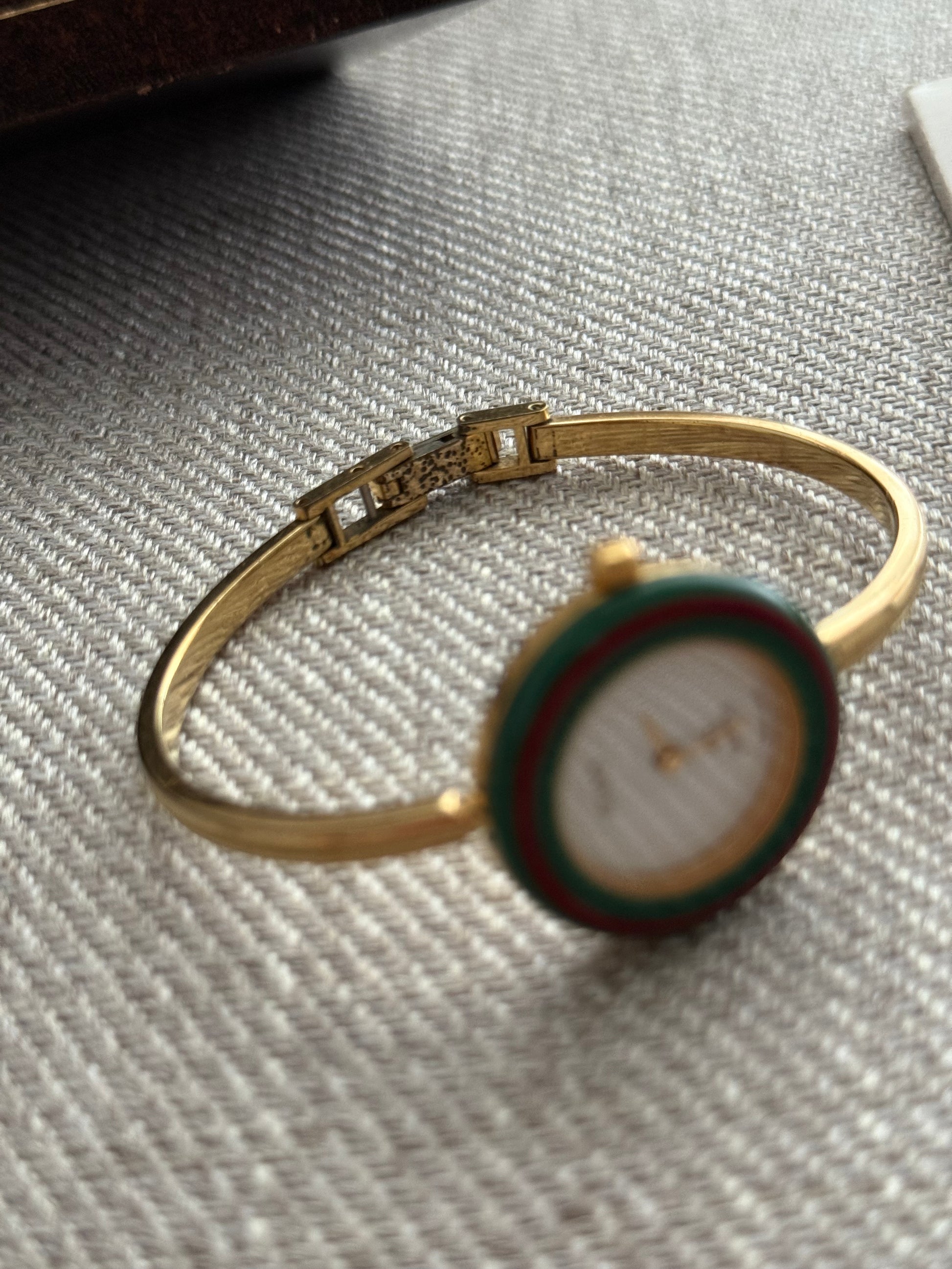 1987 Gucci 1100-L Vintage Ladies 18k Gold plated Watch