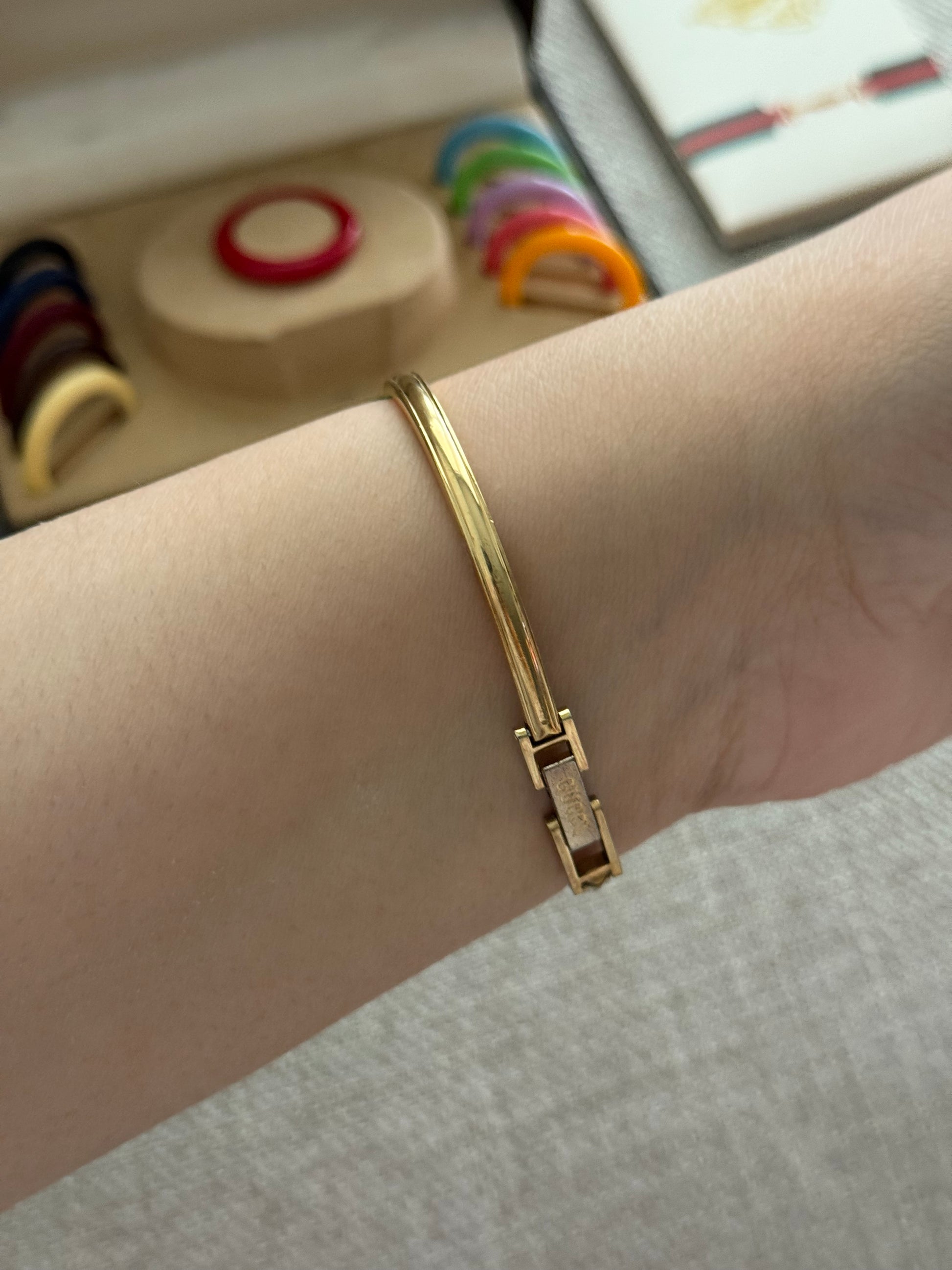 1987 Gucci 1100-L Vintage Ladies 18k Gold plated Watch